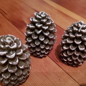 Set of 3 pinecone candles with baby pink edging